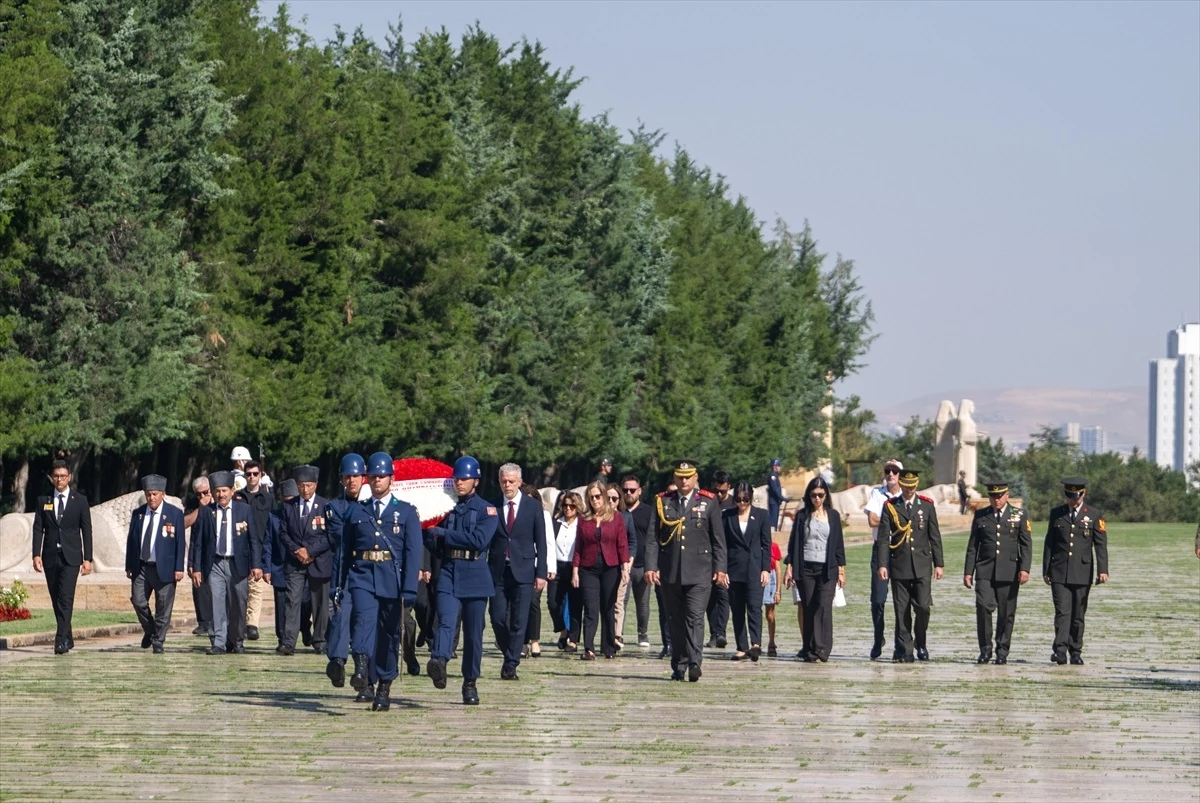 KKTC Büyükelçisi İsmet Korukoğlu, Anıtkabir’i ziyaret etti